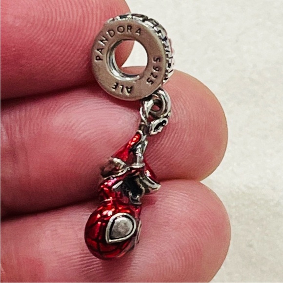 Pandora Spider-Man charm - Picture 12 of 12
